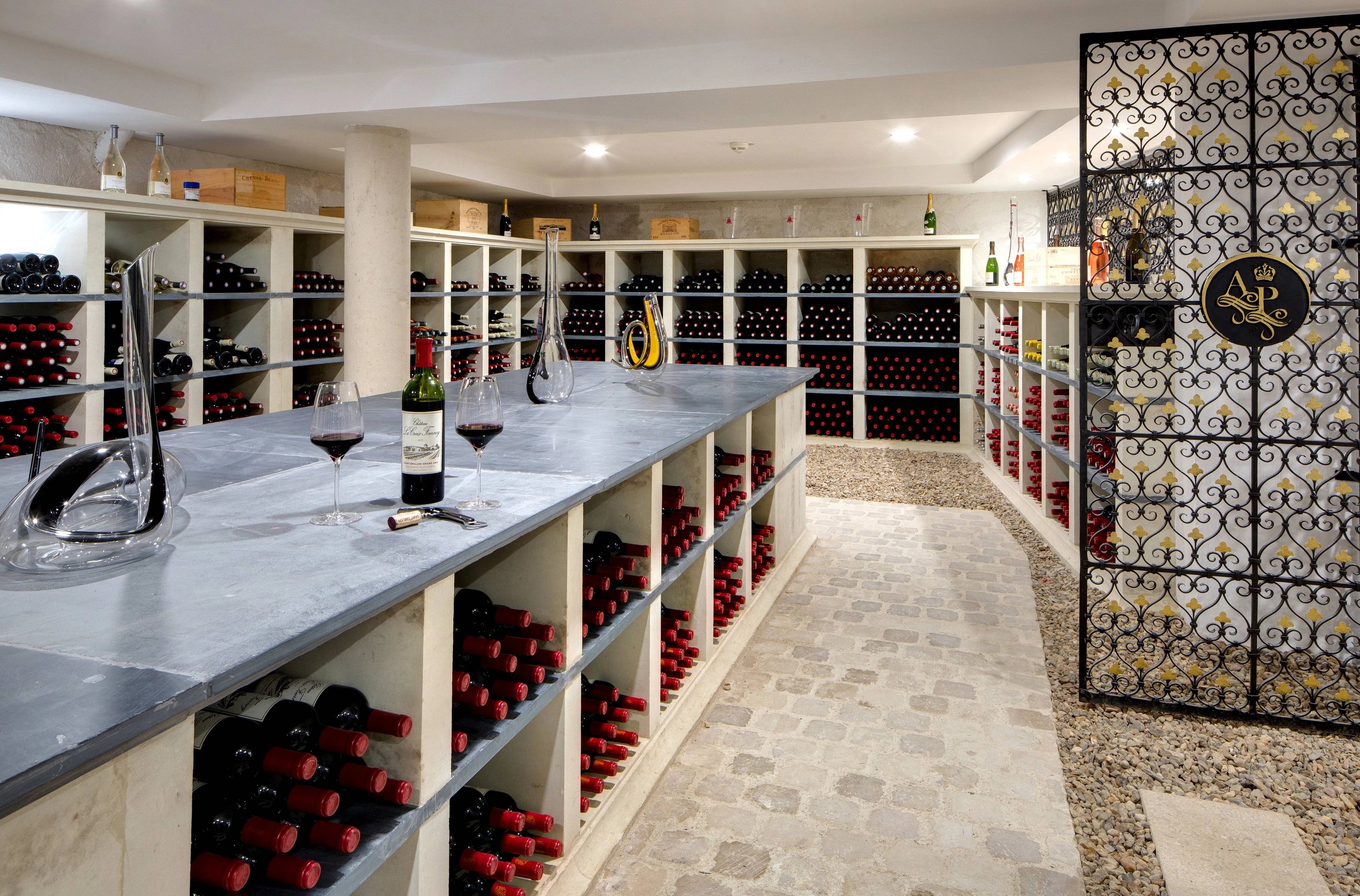 Hôtel Alexandra Palace ***** | Luxury Hotel France | Wine cellar | OFFICIAL WEBSITE